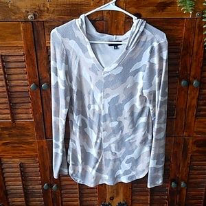 Bobeau light camo long sleeve hoodie small